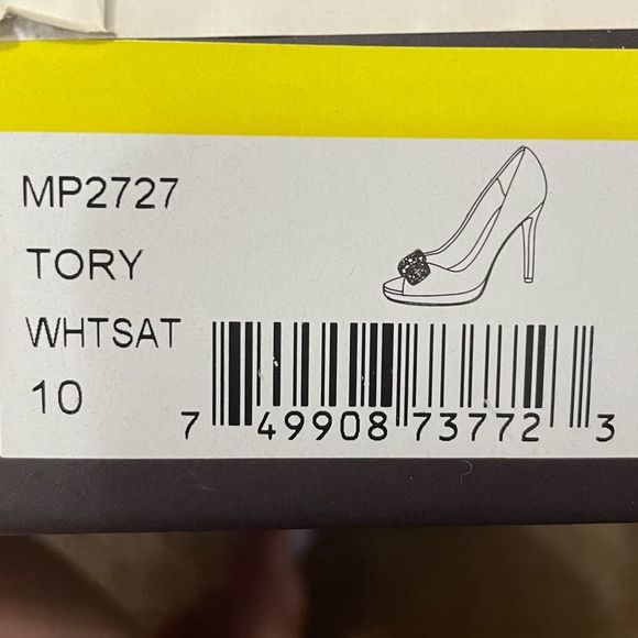 Badgley Mischka Tory Heels - Picture 6 of 6